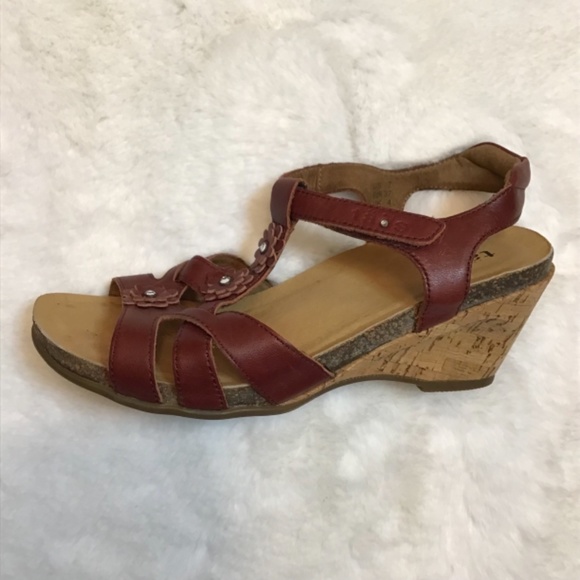 Taos Flower Heeled Sandal - Picture 5 of 11